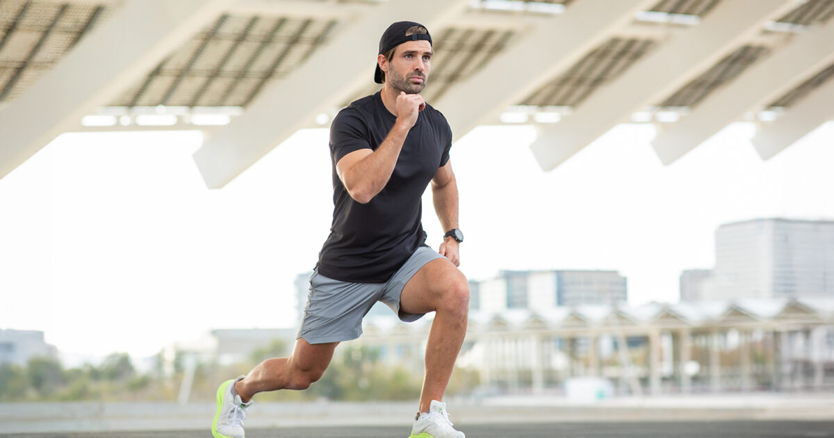 dynamic warm-up - guy doing a warm up session outside