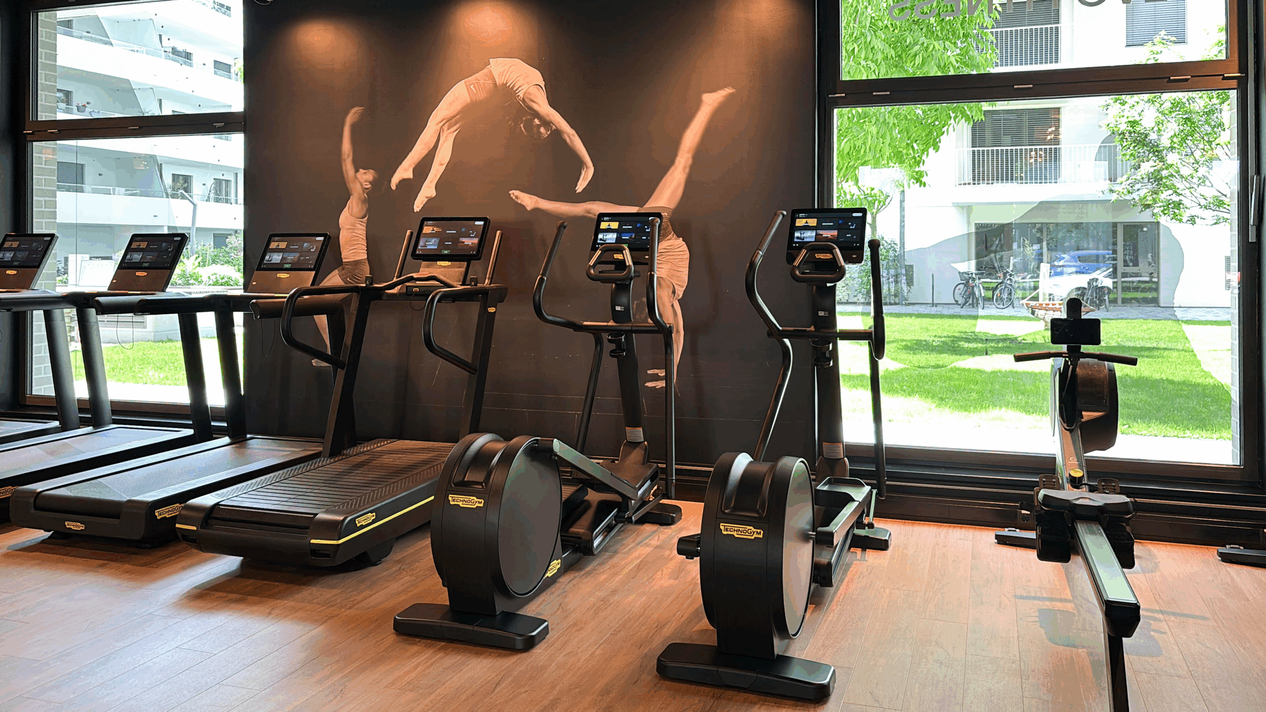 evo fitness Bruno-marek allee cardio area window front