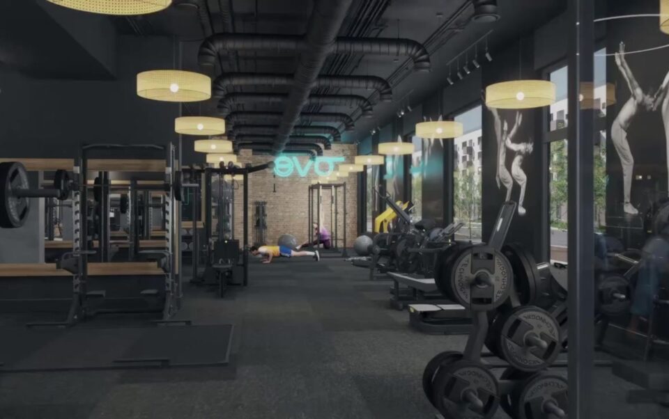 Modernes Fitnessstudio-Interieur bei EVO Fitness Bruno-Marek-Allee mit Trainierenden